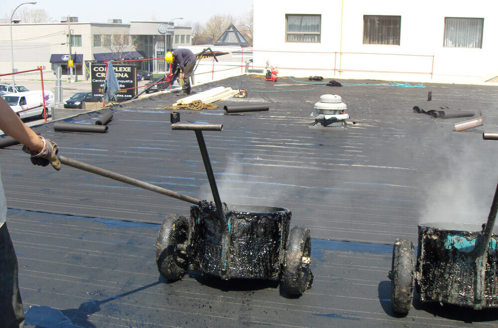 Asphalt and gravel roof construction.