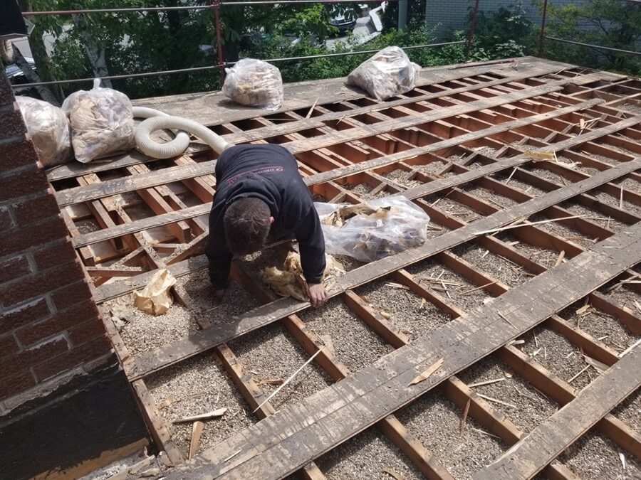 Cleaning and removal of debris on the roof structure